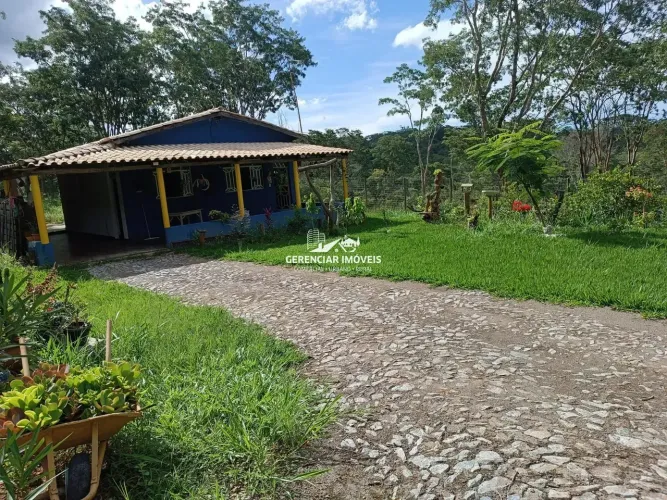 Chácara 1.332m² com casa excelente de 03 quartos,sendo 01 suíte e pomar em Marilândia - MG