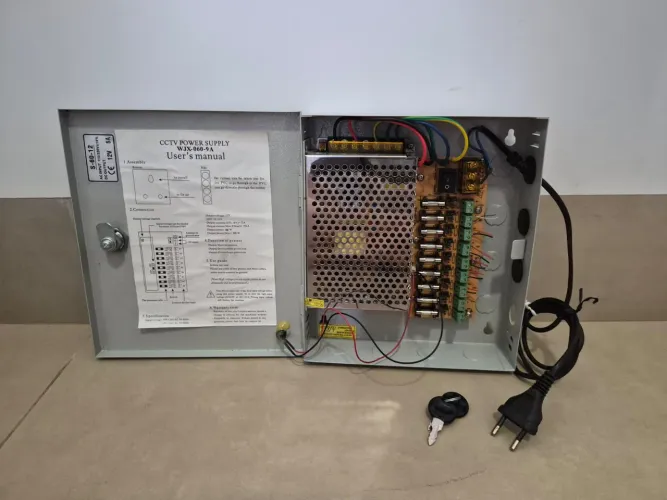 USADO- fonte de alimentação 9 canais, 12 volts, saída 110 e 220 volts