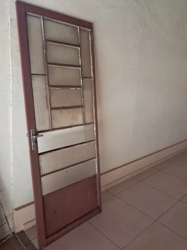 Porta de aço vitrô funcional sem batente