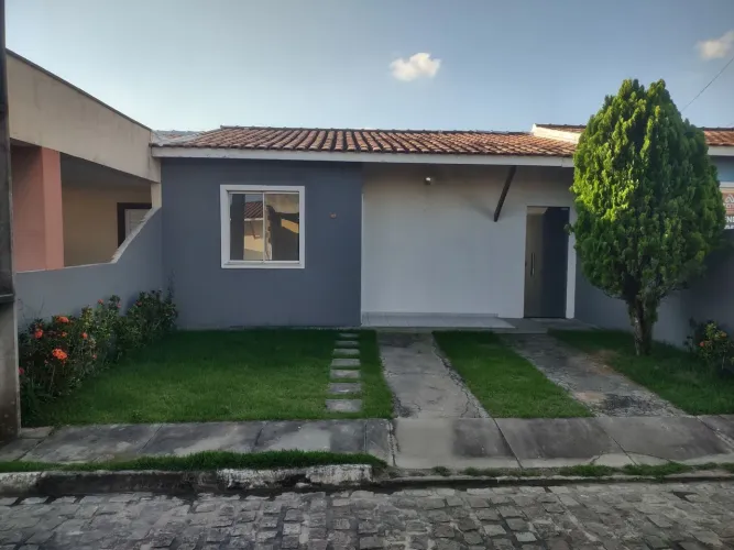 Alugo casa no condomínio Alegria1 bairro SIM