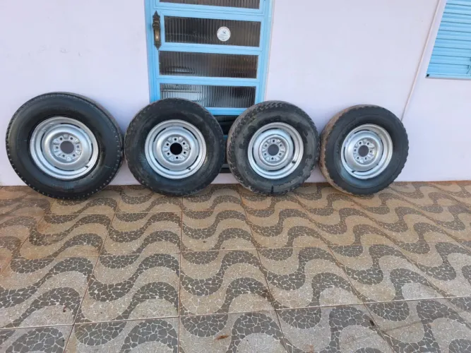 Jogo de 4 Rodas Aro 16 6 Furos para C10/C14 com Pneus