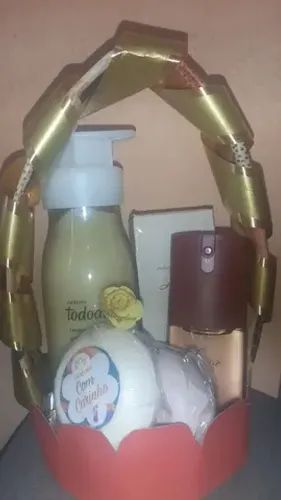 KITS NA CESTINHA PARA PRESENTEAR