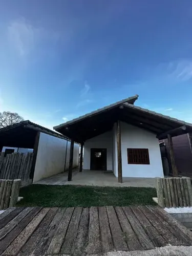 Casa em condomínio Mendes