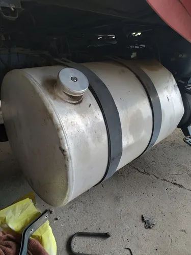 Tanque alumínio com amassado