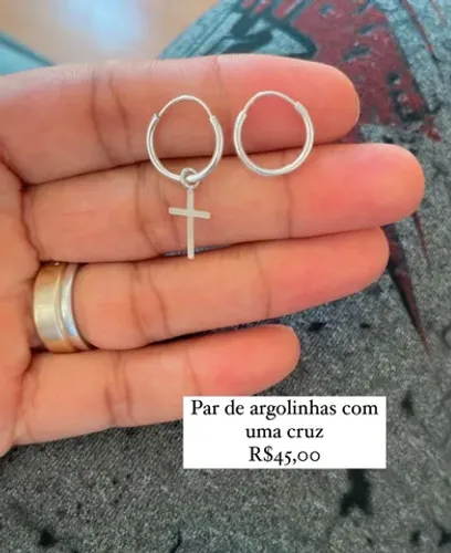 Brincos de argolinha com uma mini cruz Prata 925 legítima 