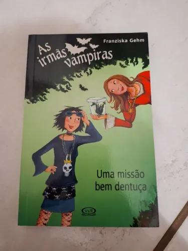 Livro As irmãs vampiras ( Uma missão bem dentuça)