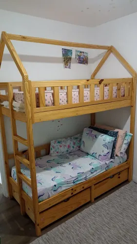 Beliche infantil de pinus com 2 gavetões com colchão 