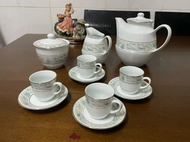 Jogo de Café em Porcelana Schmidt com Detalhes Delicados