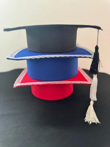 Capelos de formatura  novos 