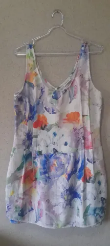 Vestido short saia