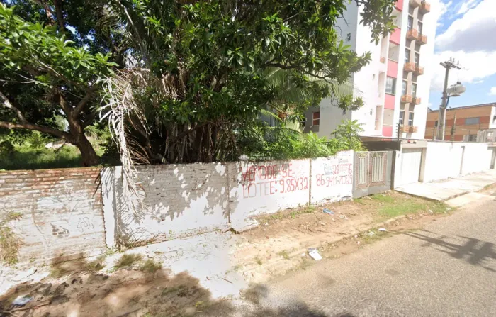 LOTE DE TERRENO COM 315,20 M² NA RUA BENJAMIN CONSTANT, CENTRO