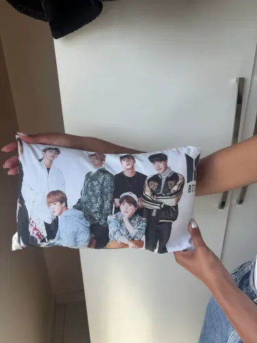 Almofada decorativa com estampa de grupo BTS - ótima qualidade!
