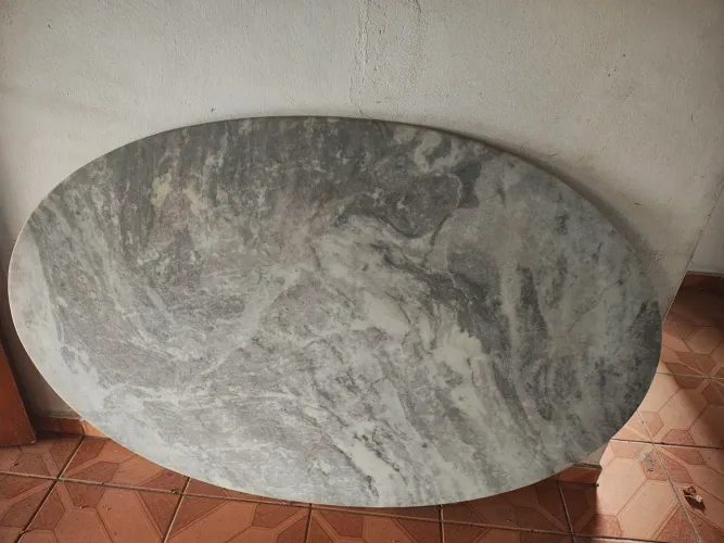 Tampo de mesa de mármore oval cinza