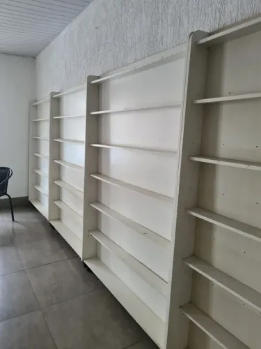 Estante espositora, Esmalteria, Cosméticos, Livros, decoração 