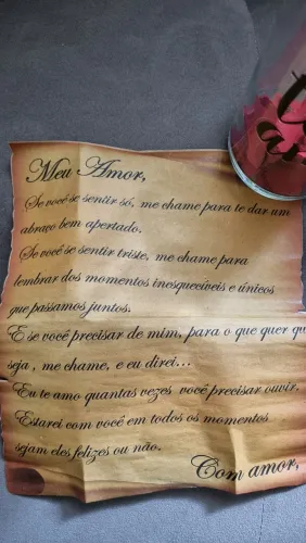 Garrafa do tesouro com mensagem romântica