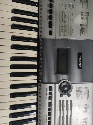 teclado yamaha psr e403