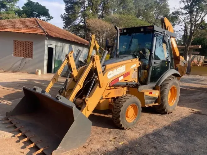 Retroescavadeira CASE 580n Ano 2012