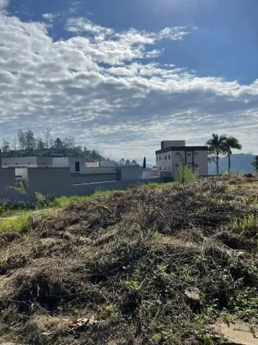 Terreno com escritura no bairro Primeiro de Maio