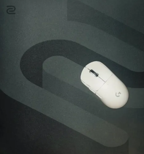 MOUSE LOGITECH + MOUSEPAD ZOWIE