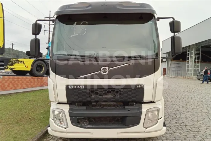 VOLVO VM 330 8X2 R 2018/2018