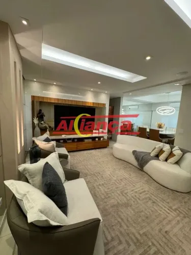 Sobrado para alugar com 4 quartos, 2 suítes, 3 vagas, 410 m², Jardim Maia -Guarulhos por R