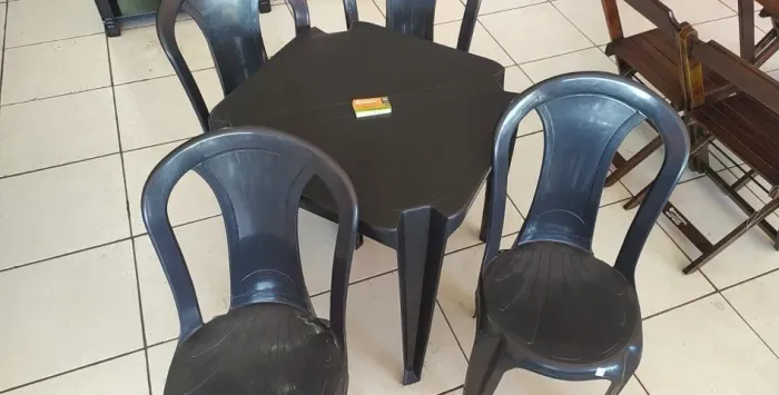 Mesas e Cadeiras de Plasticos