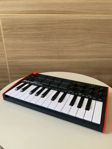 Teclado controlador Akai Mini