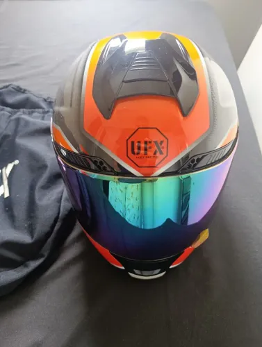 Capacete novo UFX