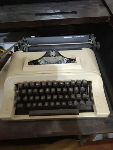 Máquina de Escrever Remington Ipanema - Colecionador