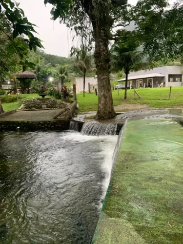 Casa com cachoeira em guapimirim 