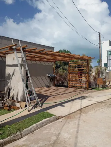 Pergolado de eucalipto tratado Sob Medida