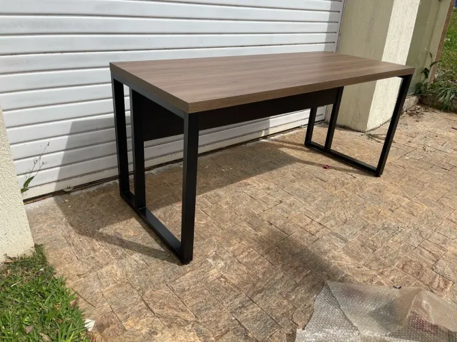 Mesa Industrial 1.50x0.70 para Escritório com Design Moderno