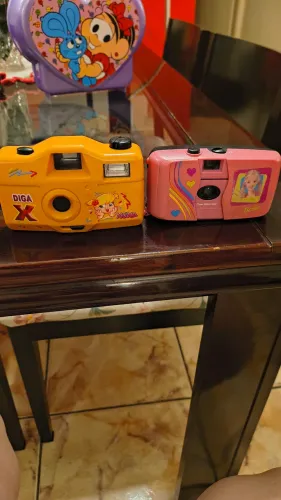 Câmeras fotográficas antigas Barbie e Xuxinha