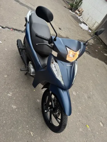 Vendo Honda biz 2025 