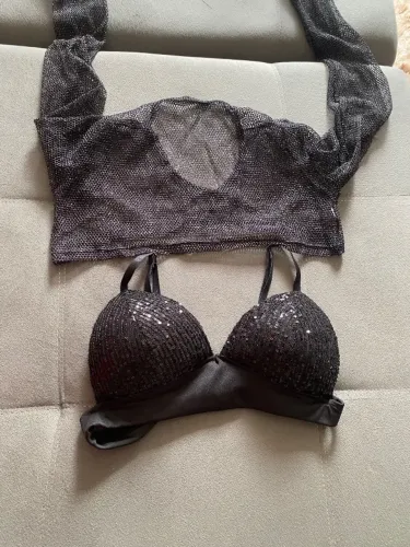 Blusa em tule + cropped