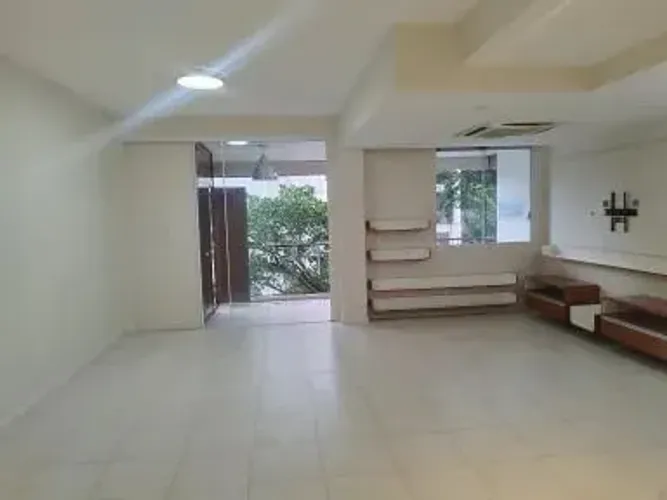 Imóvel para aluguel possui 128 metros quadrados com 2 quartos