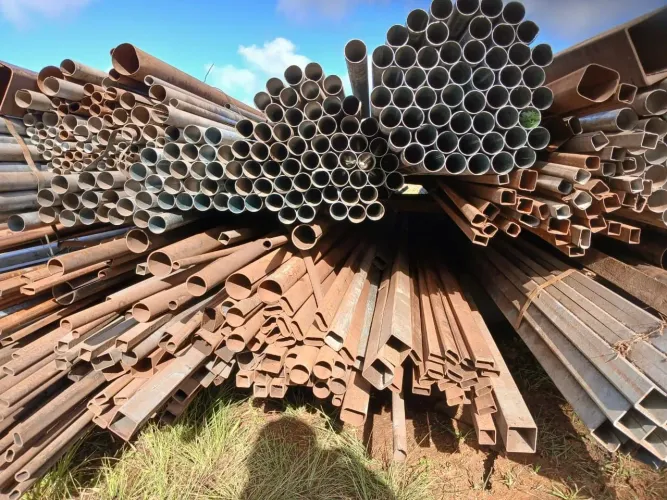 Tubos pretos e galvanizados metalon perfil ferro aço 17.500 quilos (venda do lote)