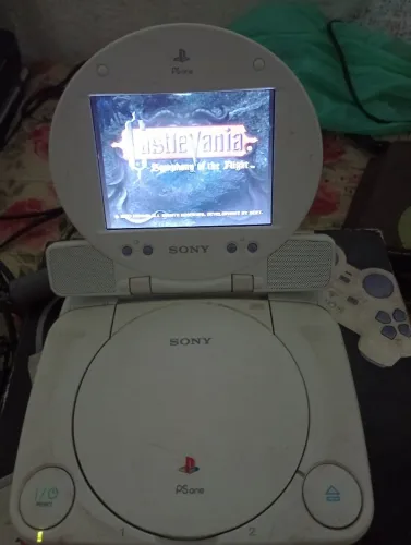 PS1 com caixa original. Considerar como sucata 