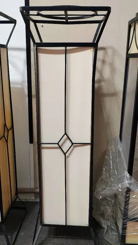 Coluna decorativa iluminada