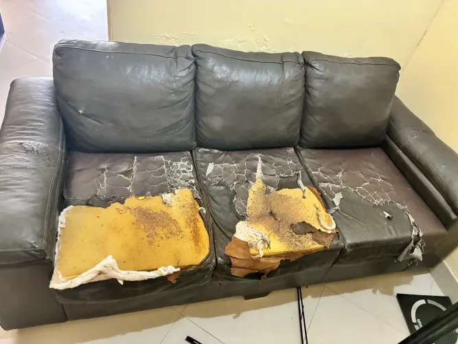 Sofá para reformar com ótima estrutura 