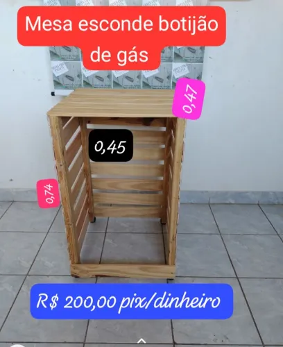 Mesa de madeira para botijão de gás