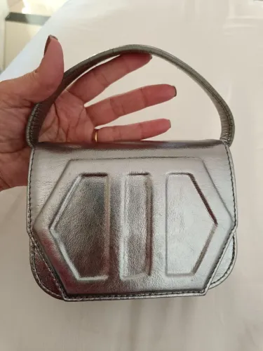 Bolsa Arezzo cor prata couro legítimo 