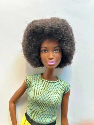 Barbie fashionista Negra Afro-Americana com Cabelo Crespo 