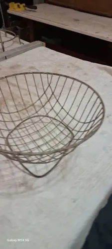 Cesto de ovos  para decoração ,ferro antiguidade