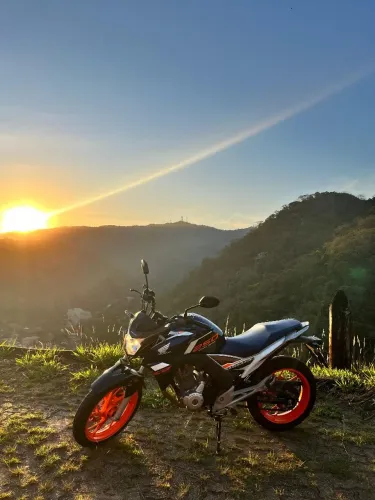 Honda CB Twitter 250 edição especial