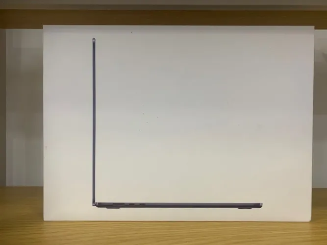 MacBook Air M4 13" 256gb / 16gb RAM 10-core CPU/8-core GPU/16-core NPU Lacrado