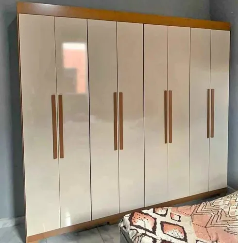 Guarda-roupa moderno e espaçoso 2.40m