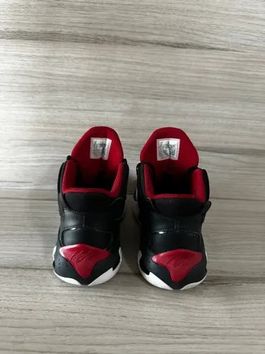 Tênis Infantil Jordan - Preto e Vermelho