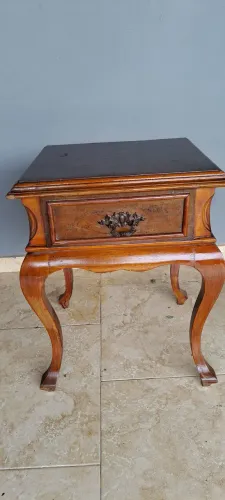 Mesa de Cabeceira vintage de madeira maciça