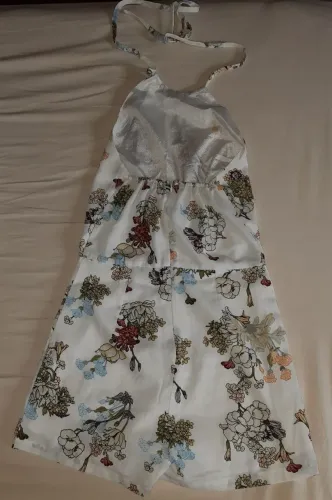 Macacão Floral com Decote Halter